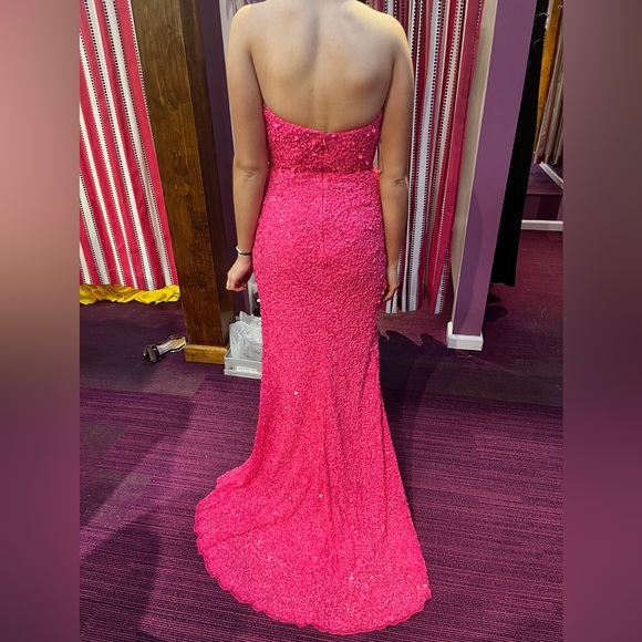 Sherri Hill Néon Pink Prom Dress! - Picture 2 of 3